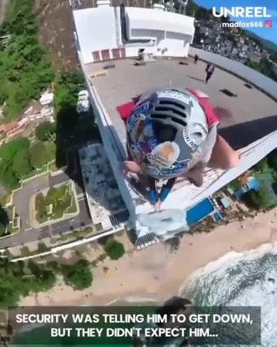 HMRB Security ask me to get down of hotel roof