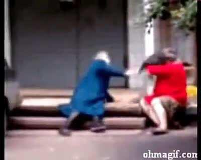 Vergil fighting Dante in Devil May Cry 10