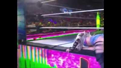 Liv’s entrance tonight 👀😌