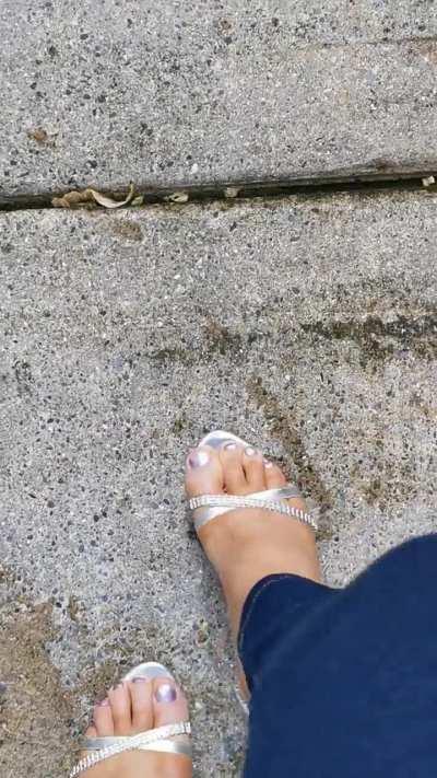 High heel sandals stab and crush snails 