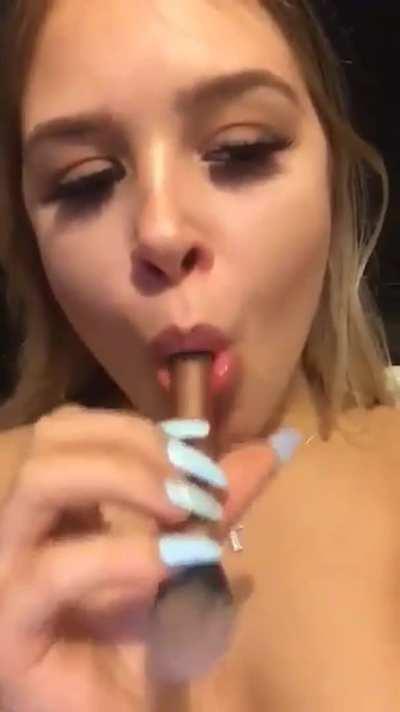 22 [F4M] [ Snapchat ] [griffinky09]Press the up arrow and I'll send an instant nude. Always in the mood for s*xting👍