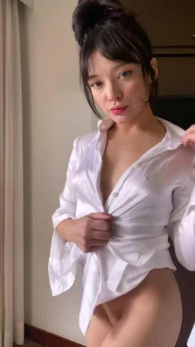 I’m 21 and have a thing for older guys, is that a problem? 😅