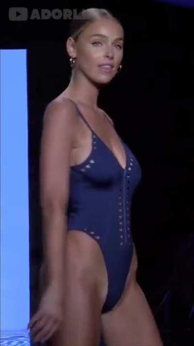 Elizabeth Turner do the catwalk