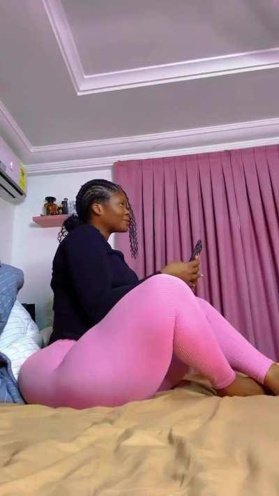 sitting heavy 🍑😋