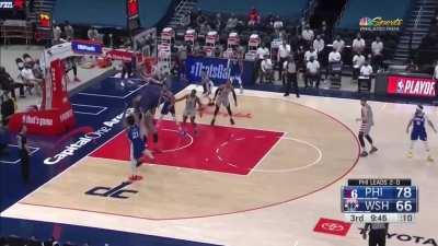 [Highlight] Embiid has a quick burst of speed and drains the stepback