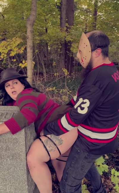 Spooky cemetery sex is the best for this time of year!