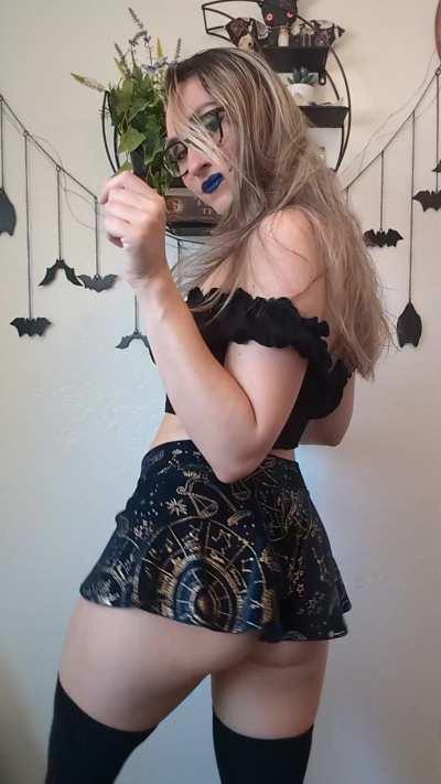 Come watch me play Elden Ring on twitch ~  twitch.tv/shygothexhib