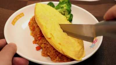 The big omurice reveal.