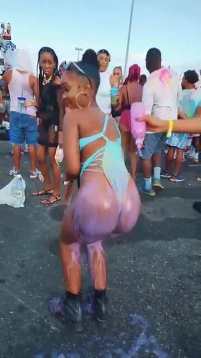 Jouvert Cinema 😍💦 (🎥:@winingsocrazy)