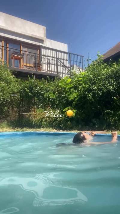 Poolday by Milagros.