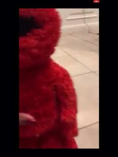 Elmo no like touch