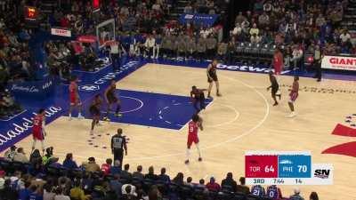 [Highlight] The Sixers run the same Maxey-Embiid PnR action 3 times in a row, leading to 3 straight buckets