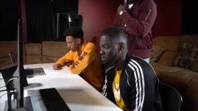 I swear Uncs is one of the worst rapper i ever lisen to 🤣