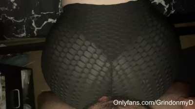 She made me cum grinding her tiktok leggings on my cock