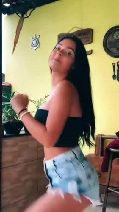 Juliê Mendes (@julie.mendesss)