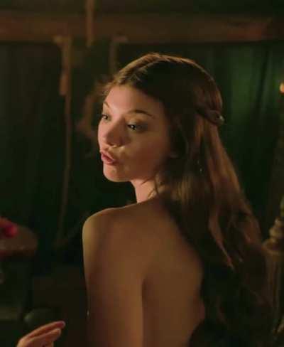 This scene should have ended with Natalie Dormer in the middle of a MFM threesome