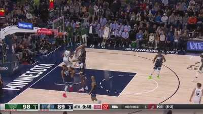 [Highlight] Giannis puts Naz Reid in the spin cycle and throws down a massive two handed slam