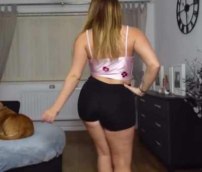 There’s nothing better than Thick Katie in the Black Spandex Shorts 🍑