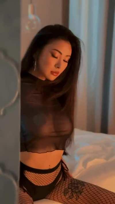 She looks way too beautiful in this