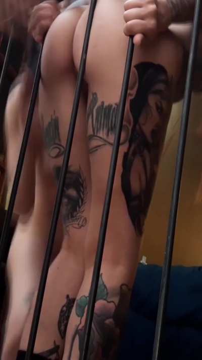 Managing to Fuck 2 Girls on Women Prison.