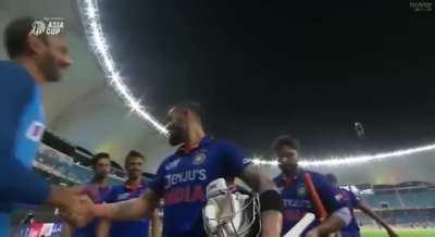 “Abhi hai Cricket baaki” Kohli to Bhuvneshwar