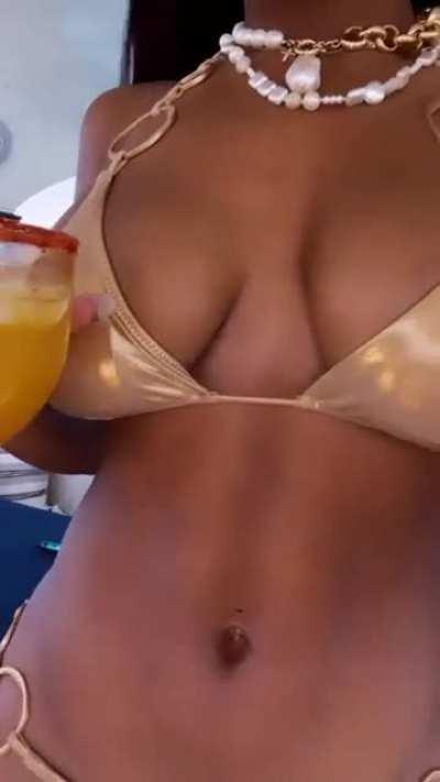 Black Queen and her Deadly curves 🍑👙