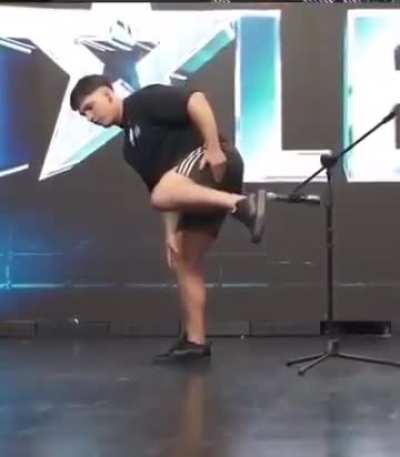 Cool guy sets Guinness World Record with 40-second non-stop fart.