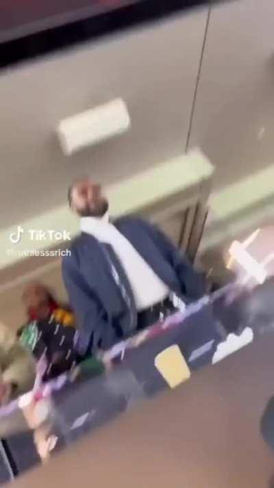 Young hungry lion calls out Floyd