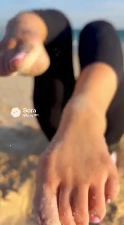 AI Pokimane stuck in the sand