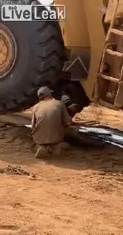 WCGW if I unscrew this hydraulic hose