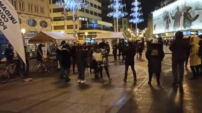 Moran se pohvalit da san zadnji potpisnik referenduma. Sad pijen rakiju sa mostovcima