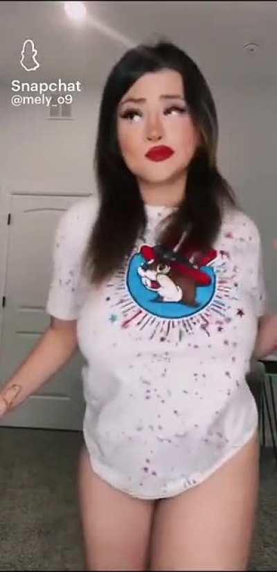 Who is this?? Fat booty!