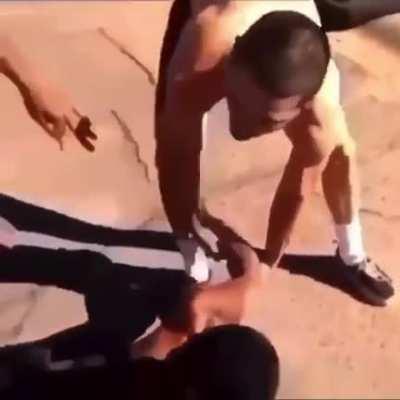 This is how ALL fights should end no matter what. Huge respectfor this man 💯