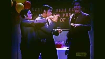 KGB üyeleri Jelibonun akrabalarını ziyaret ediyor. Gününüz kötü geçiyorsa efsaneyi izleyin iyi gelir. :)