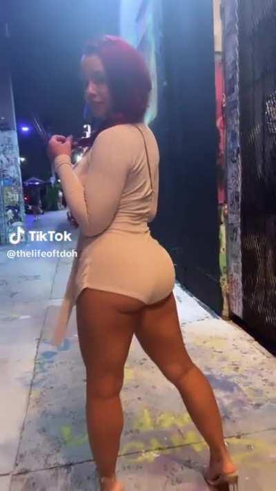 She got little cakes on her