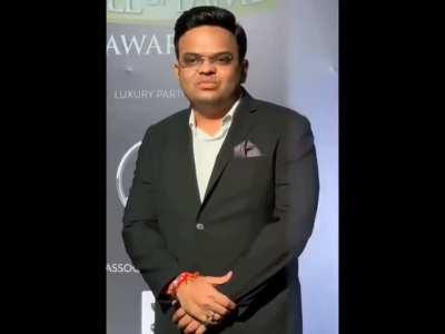 Perfect script writers doesn't exist meanwhile this guy: