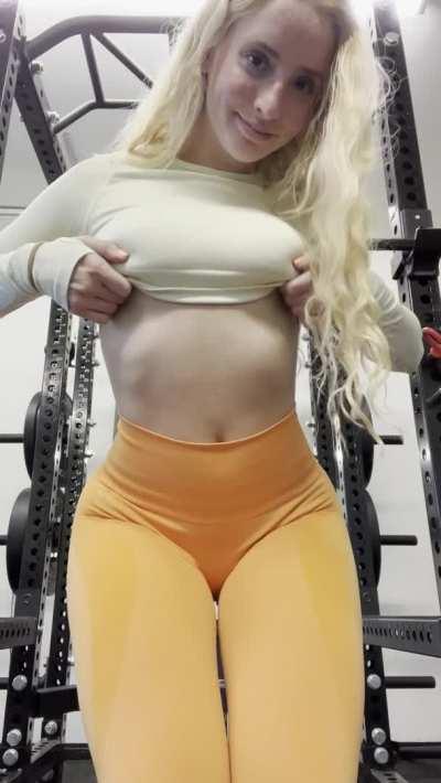 i loooove the way my boobs jiggle when they drop