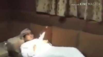 والله بكيت ضحك على هذا😂