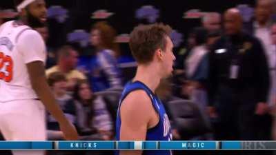 [Highlight] Franz Wagner hits the floater after making RJ Barrett touch the floor