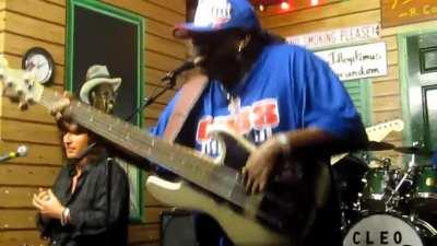 Bass solo from legendary Chicago musician Larry Williams