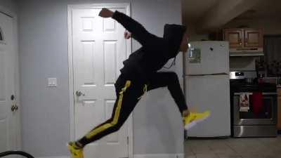 *WWIII Starts* COD Players: Start quickscoping. Fortnite players: Start building. Smash players: