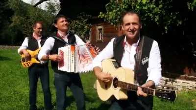 Since we have so much off topic and non xqc relevant post.... Enjoy 28 minutes of German folk music!