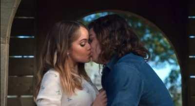 I’d love to makeout with Debby Ryan