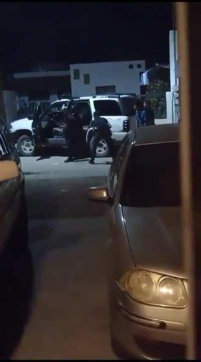 Sicarios shooting up a house Sonora 