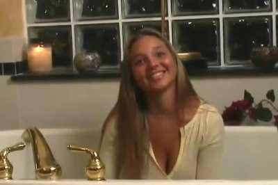 Christina Model - Yellow shirt in bubble bath