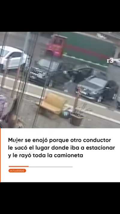 Le roban el lugar de estacionamiento a una mina y pasa esto: