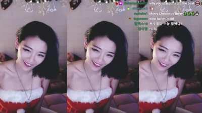 Berry vibing to Stress by Taeyeon