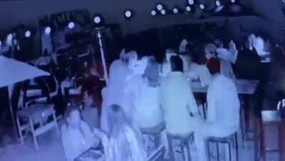 Tragedia en cervecería de San Miguel: el video de la explosión de un centro de mesa lleno de alcohol que causo la muerte de una joven de 19 años