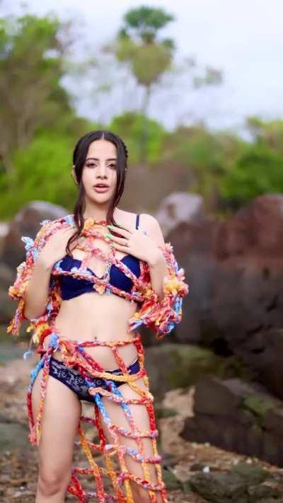 Pataka Urfi Javed .. Topless