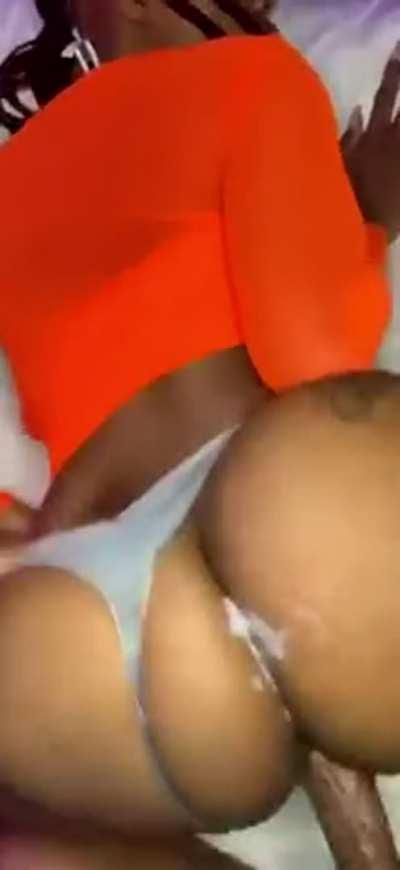 Let it all out on that 🍑